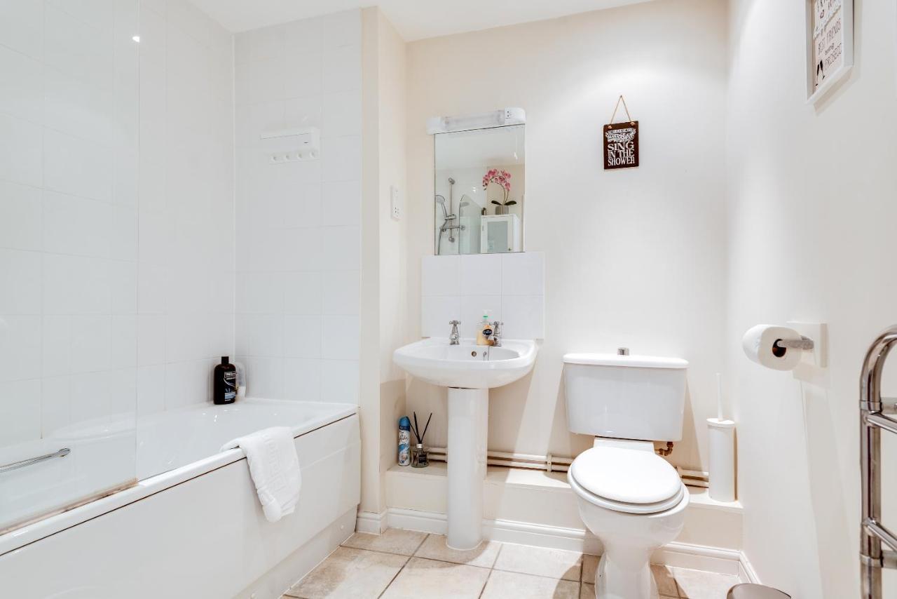 Modern 2 Bedroom Apartment In Popular Jericho !!! Oxford Kültér fotó